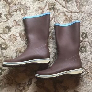 EUC size 7 brown and blue Steve Madden rain boots
